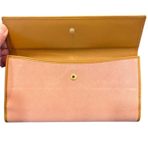 Gucci Jackie Pink and Tan Suede Wallet - Picture 12 of 13